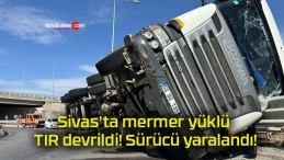 Sivas’ta mermer yüklü TIR devrildi! Sürücü yaralandı!