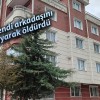 Eşini ve kendi arkadaşını bıçaklayarak öldürdü