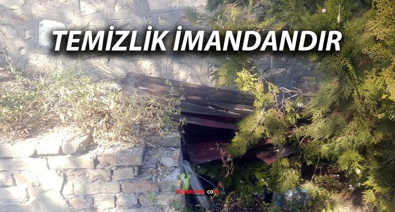 Yukarı Tekke Abdulvahabgazi Camii Bahçesindeki Eski Çatı Kaplamaları