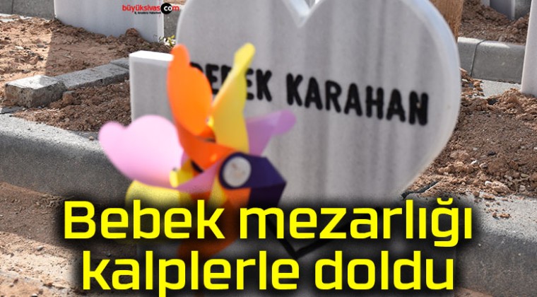 Bebek mezarlığı kalplerle doldu