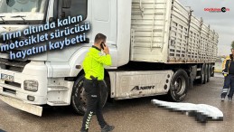 Tırın altında kalan motosiklet sürücüsü hayatını kaybetti