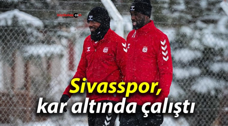 Sivasspor, kar altında çalıştı