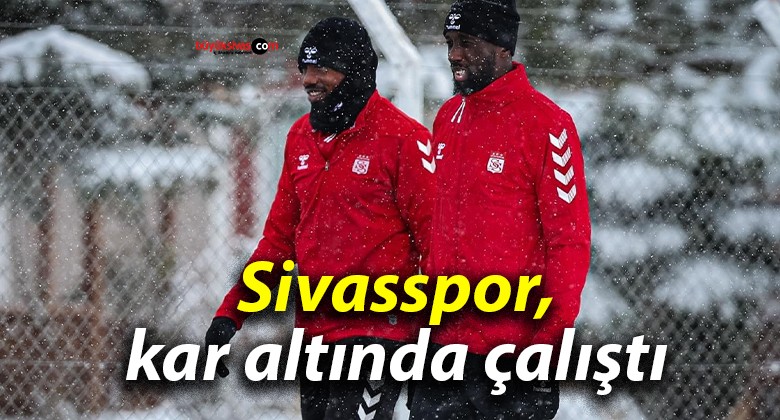 Sivasspor, kar altında çalıştı