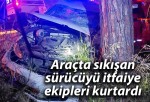 Araçta sıkışan sürücüyü itfaiye ekipleri kurtardı