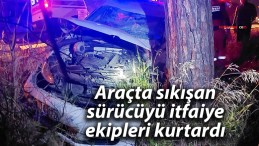 Araçta sıkışan sürücüyü itfaiye ekipleri kurtardı