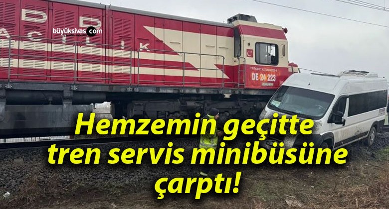 Hemzemin geçitte tren servis minibüsüne çarptı!