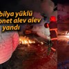 Mobilya yüklü kamyonet alev alev yandı