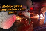 Mobilya yüklü kamyonet alev alev yandı