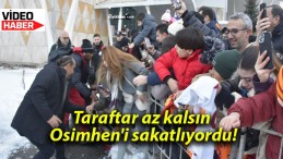 Taraftar az kalsın Osimhen’i sakatlıyordu!