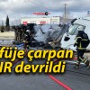 Refüje çarpan TIR devrildi