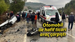 Otomobil ile hafif ticari araç çarpıştı